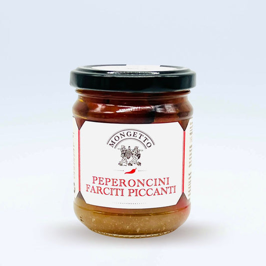 Peperoni gefuellt mit Sardellen im Glas in Olivenöl 